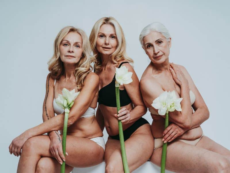 tres mujeres representando la menopausia