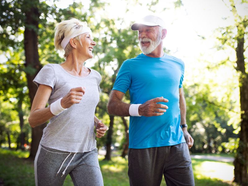 pareja haciendo deporte